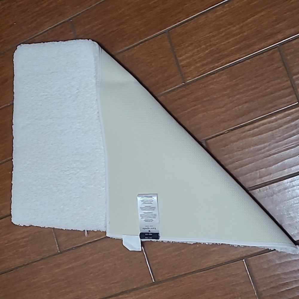 Kate Spade Bath Rug - Picture 2 of 6